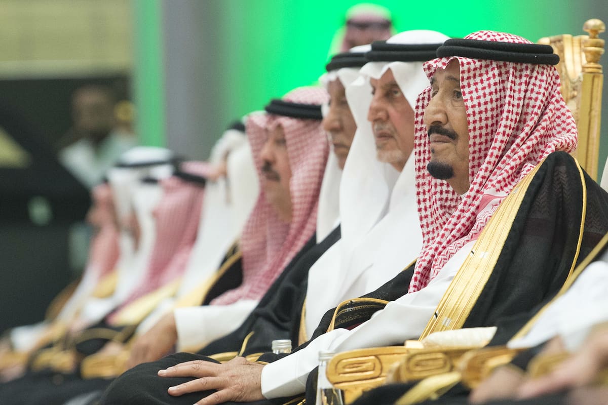 El rey saudita y su corte asisten a la inauguración del tren de alta velocidad de La Meca a Medina
