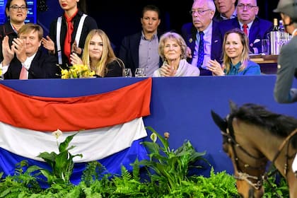 El rey y su hija mayor, la princesa de Orange, en un concurso hípico