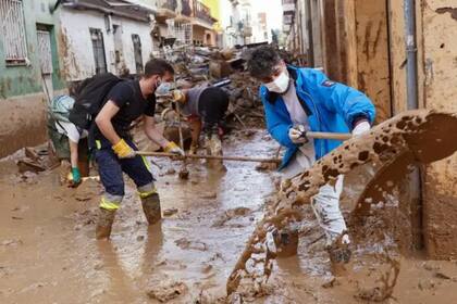 El riesgo de epidemias y brotes contagiosos en las zonas afectadas por las fuertes inundaciones en Valencia