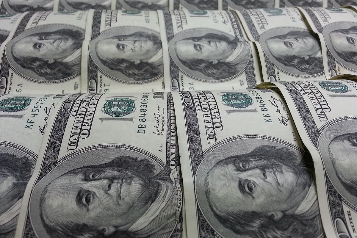 El riesgo país perforó la barrera de los 1000 puntos básicos