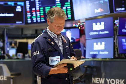El riesgo país toca el valor más alto en un mes, mientras que el mercado espera la licitación del Tesoro