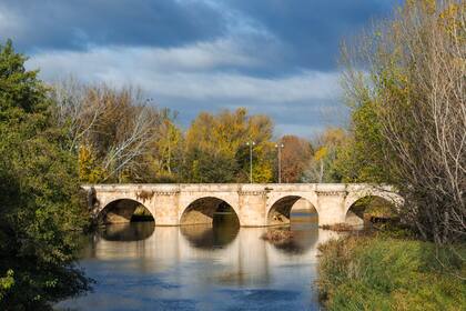 El río Carrión a su paso por Husillos en Palencia