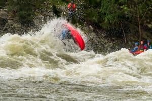 El río es ideal para practicar rafting por sus rápidos
