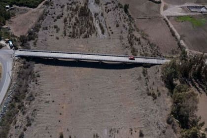 El río La Ligua, en la provincia de Petorca, región de Valparaíso, luce completamente seco tras una temporada de muy poca lluvia