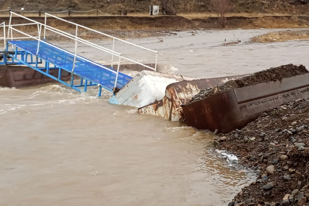 El río Los Antiguos, desbordado