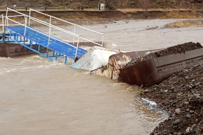 El río Los Antiguos, desbordado