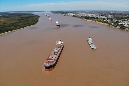 El río Paraná viene mostrando un repunte sostenido lo que podría afectar la navegabilidad en la zona del puerto de Rosario