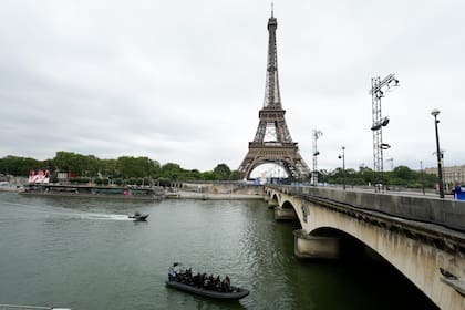 El río Sena, en París, donde varias de las presuntas víctimas fueron llevadas a caminar por Negre antes de verse obligadas a orinar en público
