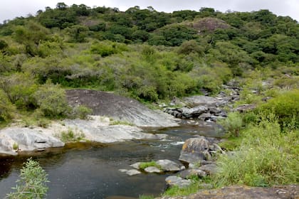 El río Tacana recorre la zona afectada por la concesión de yacimientos de litio en Catamarca