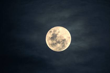 El ritual durante la luna llena para atraer la abundancia
