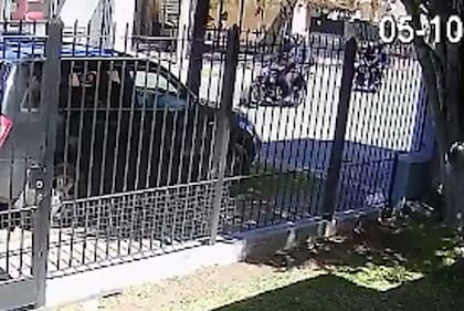 El robo quedó filmado por cámaras de seguridad