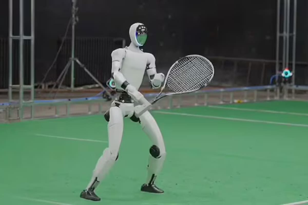 El robot de la empresa china Galbot puede "mantener intercambios de golpes de tenis dinámicos y prolongados con reacciones en milisegundos, golpes precisos a la pelota y movimientos naturales de todo el cuerpo”