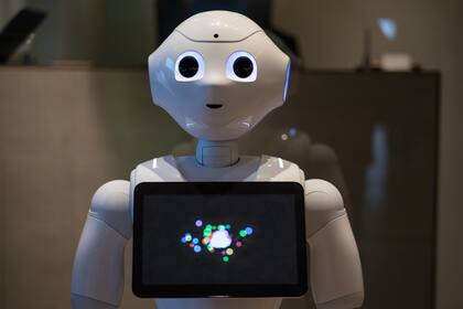 El robot Pepper está disponible en el mercado desde 2015, diseñado en Francia y fabricado en Japón y tiene un precio cercano a los 2000 dólares