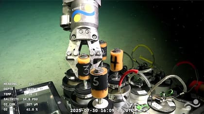 El robot submarino SuBastian puede descender a profundidades de hasta 3900 metros