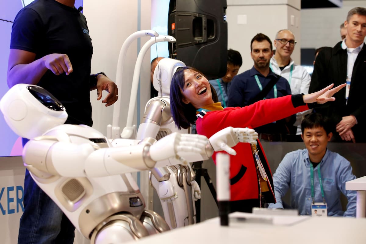 El robot Walker ofrece clases de yoga en la feria CES 2020