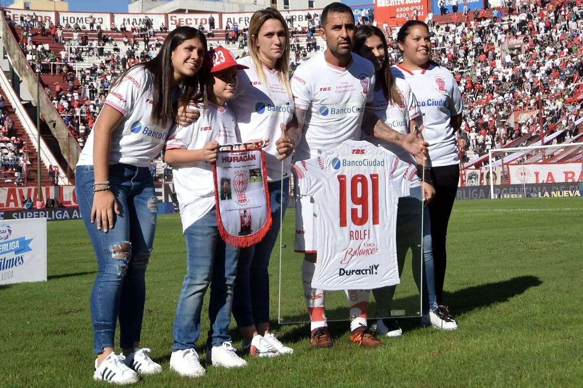 El Rolfi antes del partido; se fue a los diez minutos del segundo tiempo, aplaudido con todos
