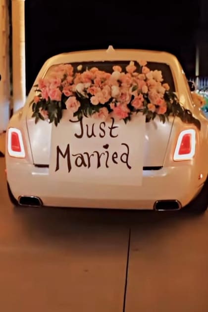 El Rolls Royce en el que se fueron a su noche de bodas, al terminar el party.