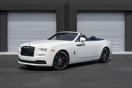 El Rolls-Royce modelo Dawn, el descapotable de la lujosa marca de vehículos