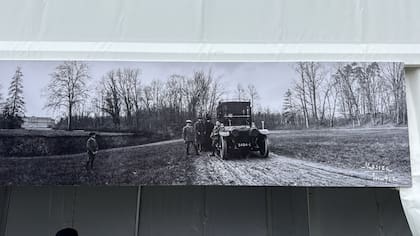 El Rolls-Royce Silver Ghost paseó por distintas ciudades de Italia, entre ellas Monza, donde hoy se encuentro el icónico autódromo que recibe a la Fórmula 1. (Cortesía familia Pereyra Iraola)