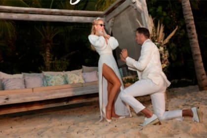 El romántico compromiso de Paris Hilton