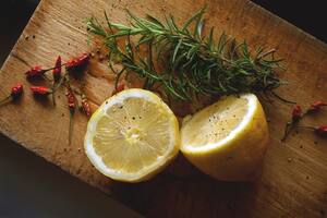El romero no solo es una estrella culinaria, sino que también es un remedio natural con innumerables propiedades