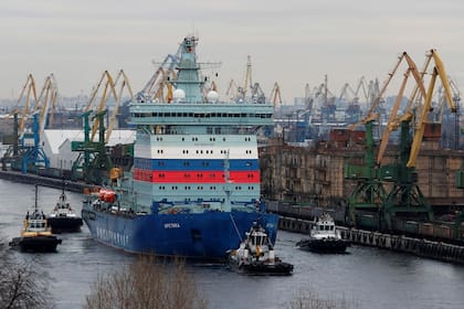 El rompehielos nuclear Arktika en el puerto de San Petesburgo