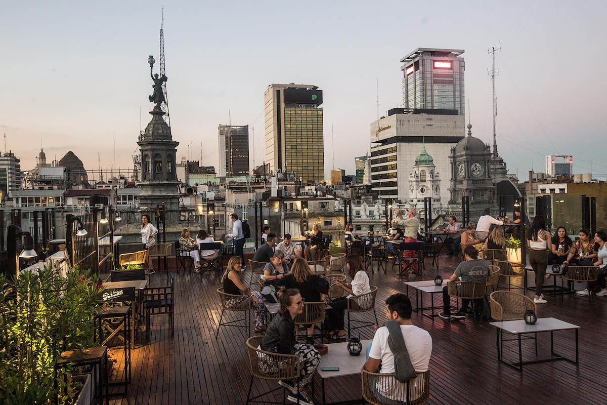 El Rooftop ubicado en plena Plaza de Mayo fue reconocido como uno de los mejores proyectos de reconversión del casco histórico