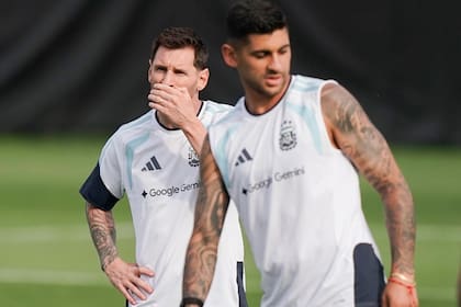 El rosarino fue uno de los últimos en salir al campo: este lunes, será titular en el encuentro frente a Austria