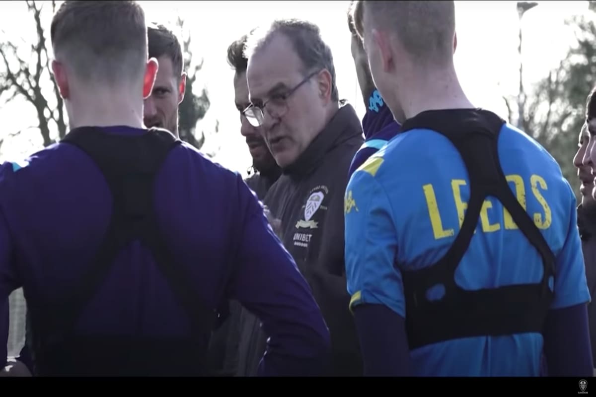 El rosarino Marcelo Bielsa, protagonista principal del video de Leeds para celebrar el regreso a la Premier League luego de 16 años: "La espera terminó".