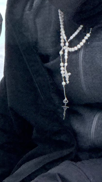 El rosario de Rosalía que llamó la atención entre sus fans por un posible proyecto secreto con Bizarrap