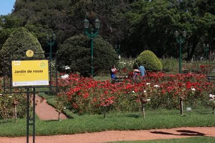 El Rosedal, junto a los lagos de Palermo, es un lugar ideal para recibir la primavera en la Ciudad de Buenos Aires