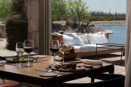 El Rosell Boher Lodge se encuentra en Alto Agrelo, a unos 45 minutos al sur de la ciudad de Mendoza