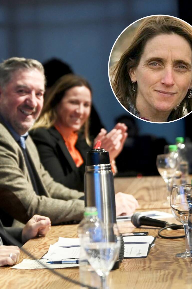 El rostro de Catalina, una madre que integra el grupo de Padres Organizados, sobre una imagen de Kicillof en Junín que el gobernador compartió en sus redes sociales