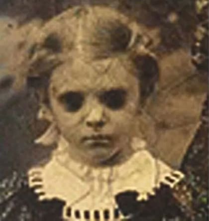 El rostro de la joven de ojos negros
Foto: The Sun