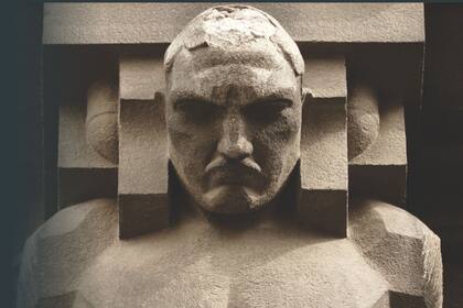 El rostro del arquitecto del edificio, Morten Rönnow, en uno de los atlantes.