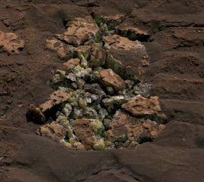 El rover Curiosity descubrió azufre en la superficie de Marte y ahora los científicos analizan cómo llegó allí