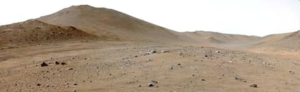 El rover Perseverance de la NASA viajaba por el antiguo canal del río Neretva Vallis cuando halló la misteriosa piedra blanca