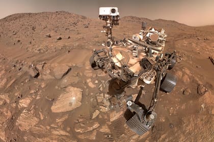 El rover Perseverance fue enviado por la Nasa para recoletar muestras de roca en busca de posibles indicios de vida microscópica antigua
