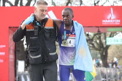 El ruandés John Hakizimana, que terminó segundo