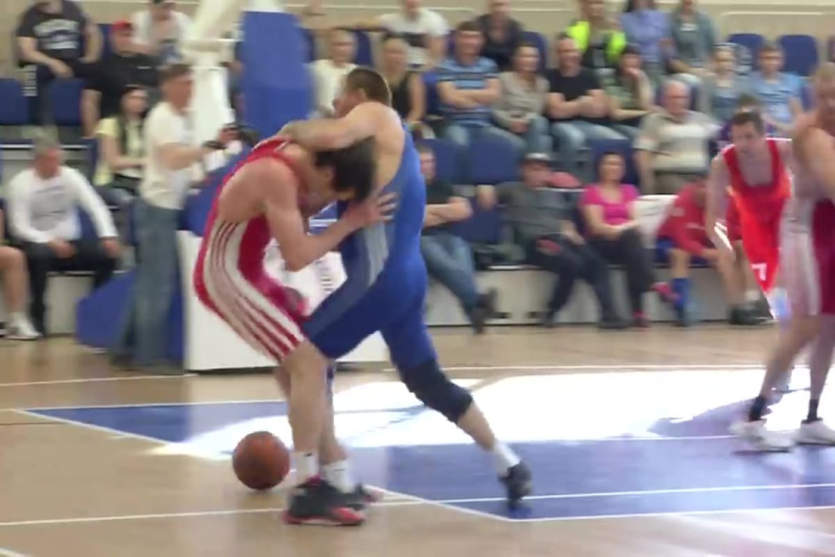 El Rugball es una mezcla de rugby, básquet y lucha libre, que ya es deporte profesional en Rusia