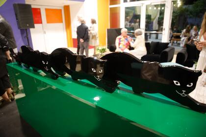 "El rugir de las panteras", protagonista de la ambientación del evento. Hubo figuras de panteras en afiches diseñados por Giménez en los años sesenta y obras que son parte de la colección del Moderno.