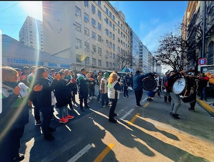 El ruidazo lo encabezaron desde muy temprano los trabajadores del INTA y el Inase