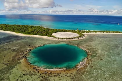 El Runit Dome, debajo del cual se acumulan desechos nucleares norteamericanos