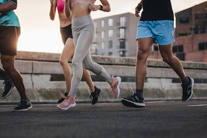 El running es una de las actividades recomendadas para quemar calorías, pero depende del peso de la persona y de la intensidad con la que se realiza la actividad