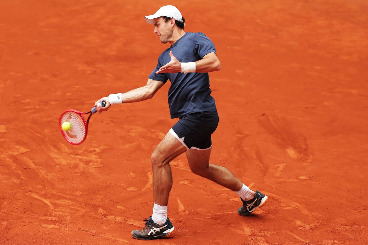 El ruso Aslan Karatsev, la revelación de la temporada, ganó por primera vez un partido en el Masters 1000 de Madrid y el miércoles será el rival de Diego Schwartzman.