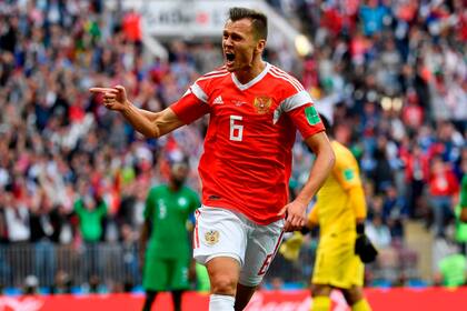 El ruso Denis Cheryshev celebra su golazo a Arabia Saudita.