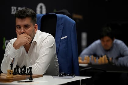 El ruso Ian Nepomniachtchi, favorito en el campeonato del mundo de ajedrez, que jugará contra el chino Ding Liren desde este domingo en Kazajistán