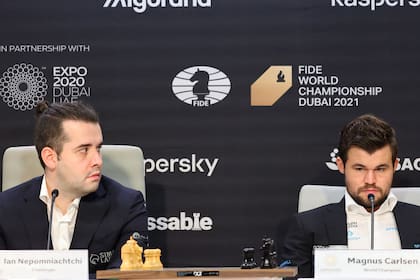 El ruso Ian Nepomniachtchi recurre a los videojuegos para resistir la tensión del match por el cetro mundial de ajedrez y el campeón defensor, Magnus Carlsen, confía en su condición de "mejor jugador".