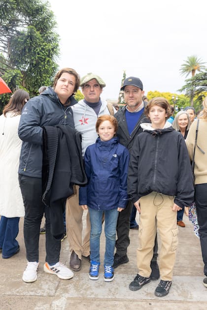 El Ruso y Nachi Heguy con sus hijos, Pedro, Cristo e Ínigo.