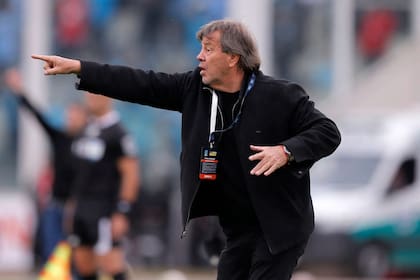 El 'Ruso' Zielinski, DT de Belgrano, tiene a disposición al mismo plantel que en el Apertura